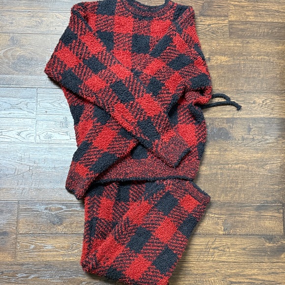 SKIMS Women's Red and Black Plaid Pajama Set - Picture 8 of 9